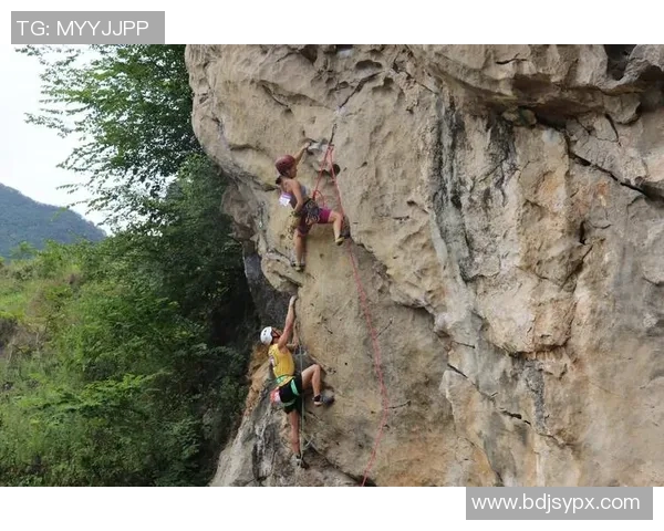 杭州攀岩队心理素质引发热议运动员心理健康与竞技表现的关系探讨 杭州攀岩队心理素质引发热议运动员心理健康与竞技表现的关系探讨